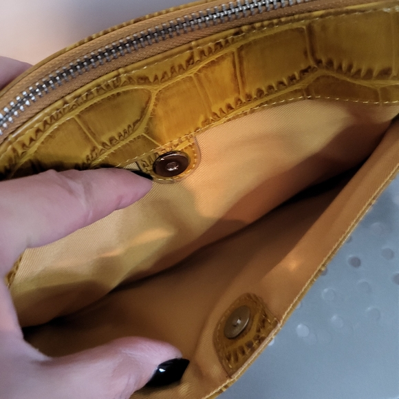 DANIER LEATHER CROCK PATTERN CLUTCH-Tan colour - Picture 6 of 7